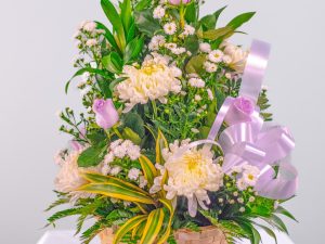 Honra floral con base de canasta